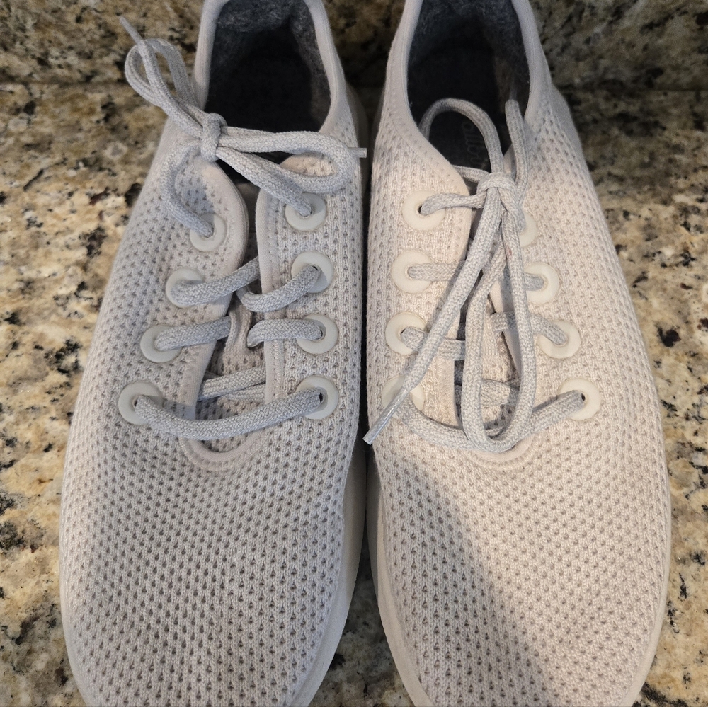 All Birds Tree Runners Size 8 White